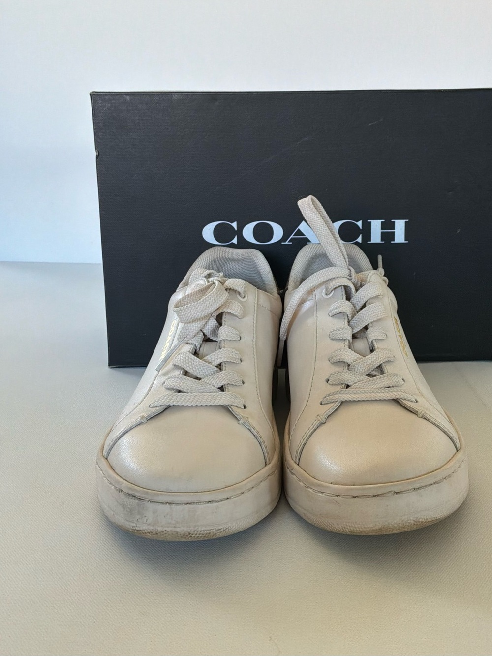 Coach Low Top Leather Sneakers White Signature Heel Women’s Size 8B with Box